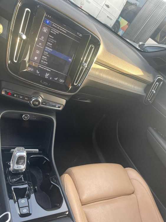 VENDS VOLVO XC40 DIESEL 2019