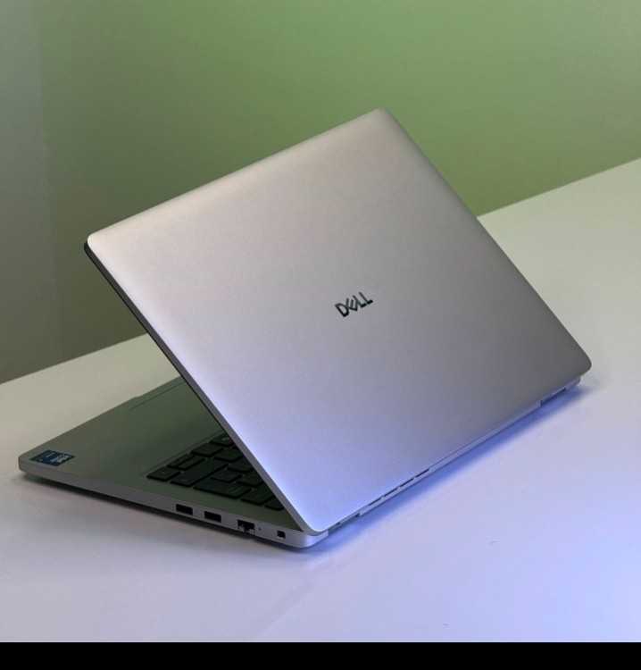 Dell 14" pro ultra- Core Ultra 5 - 3