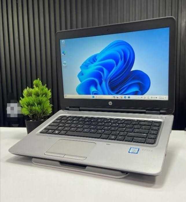 hp i7 7eme Ram 8 Disc 256 SSD crt sim