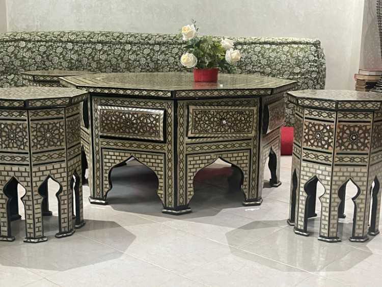 Grande table + 4 tables – très bon état