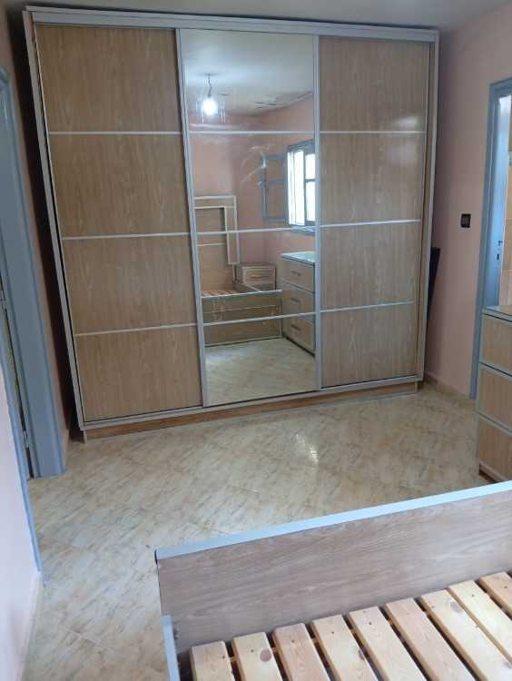 Armoire 3 portes coulissantes avec miroir